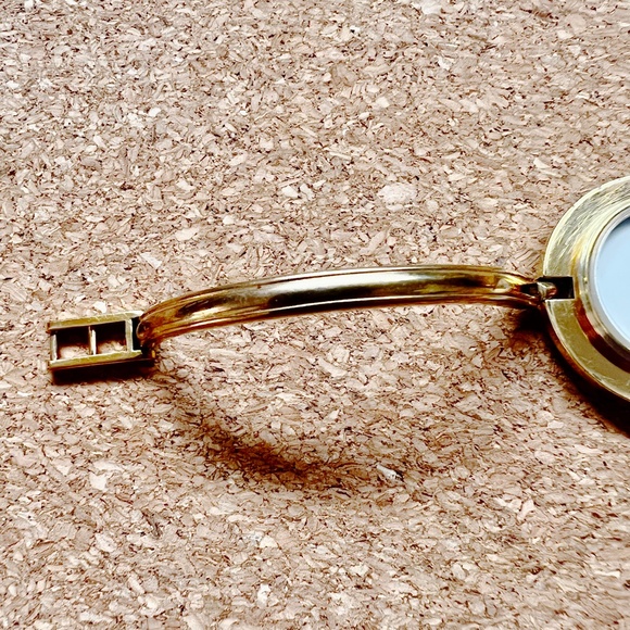 Vintage Gucci Women’s Bangle Watch with Interchangeable Blue Bezel – Swiss Made - Picture 8 of 12